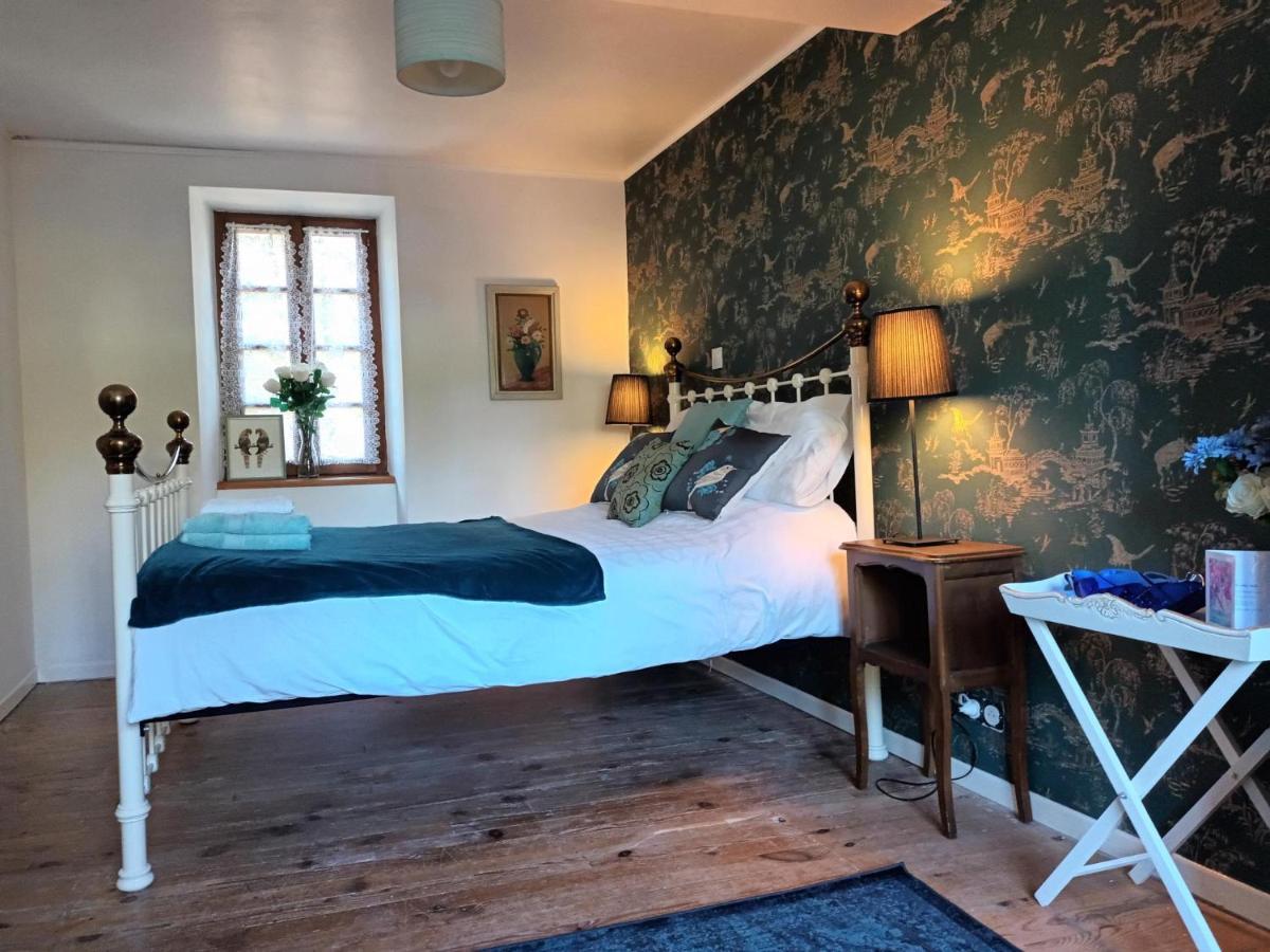 La Maison Famille Bed & Breakfast *