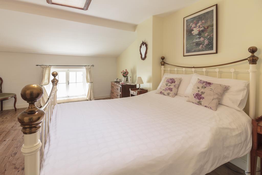 La Maison Famille Bed & Breakfast *